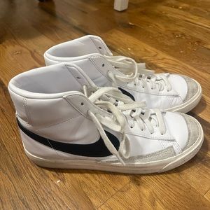 Nike Women’s Blazer Mid ‘77
